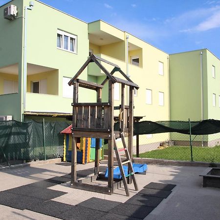 Apartment Mario Подстрана Екстериор снимка