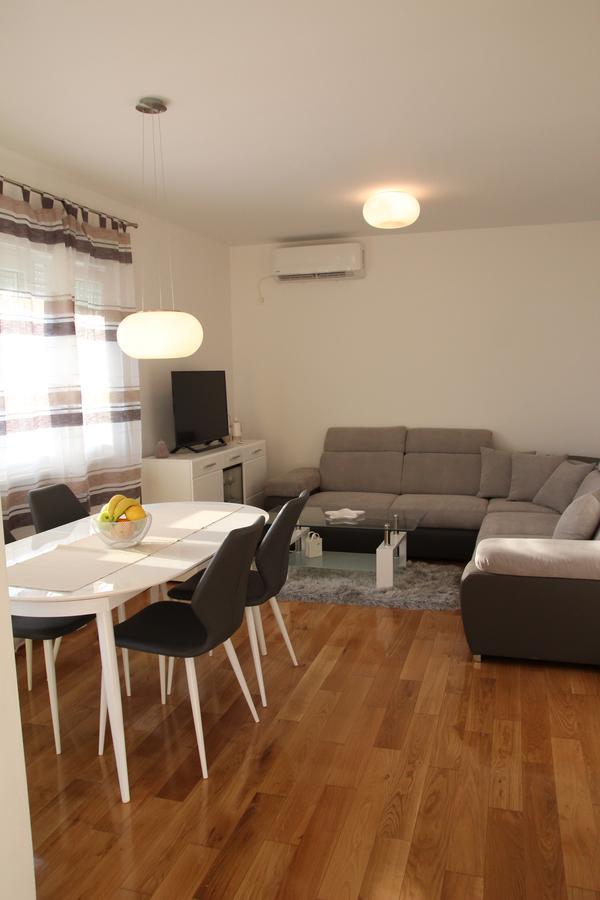 Apartment Mario Подстрана Екстериор снимка