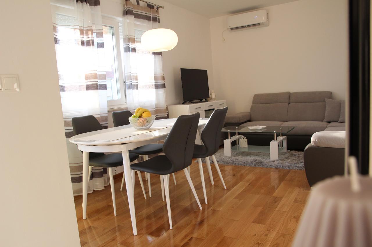 Apartment Mario Подстрана Екстериор снимка
