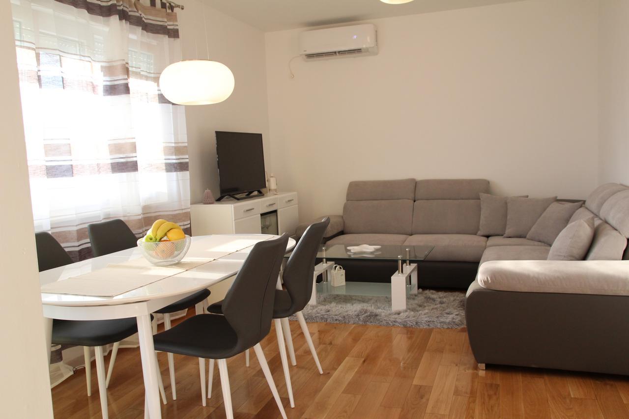 Apartment Mario Подстрана Екстериор снимка