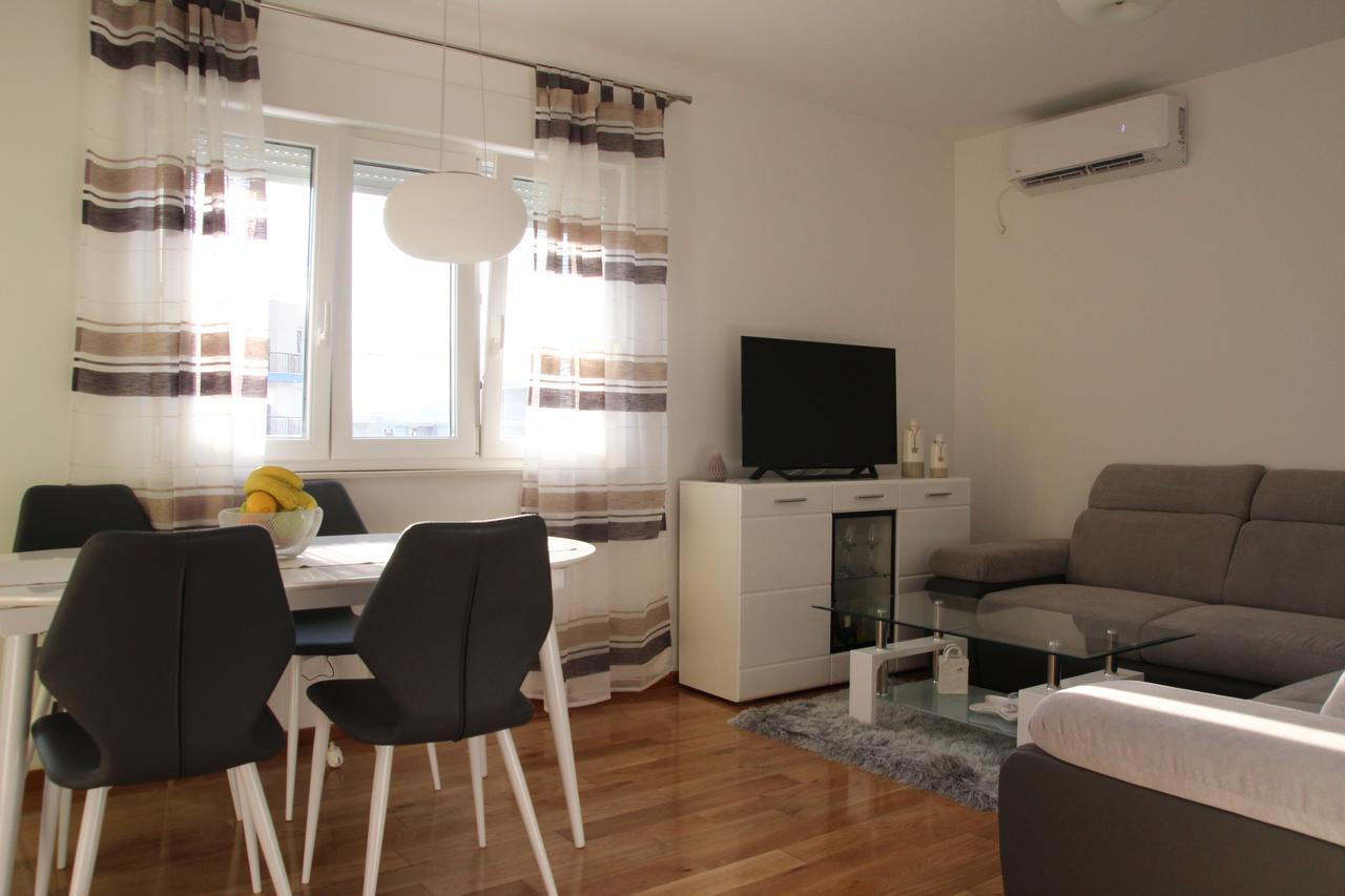 Apartment Mario Подстрана Екстериор снимка