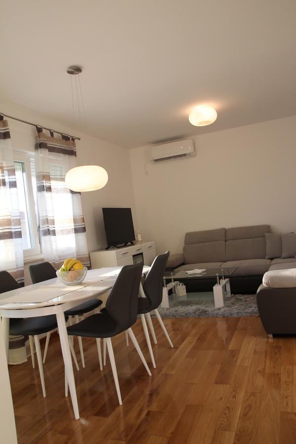 Apartment Mario Подстрана Екстериор снимка