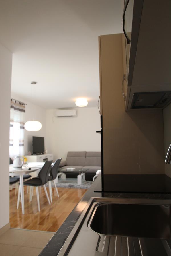 Apartment Mario Подстрана Екстериор снимка
